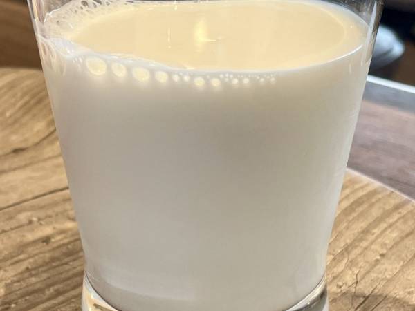 ミルクマイスター直伝『アイスミルク』の飲み方に「この発想はない」「絶対おいしい」