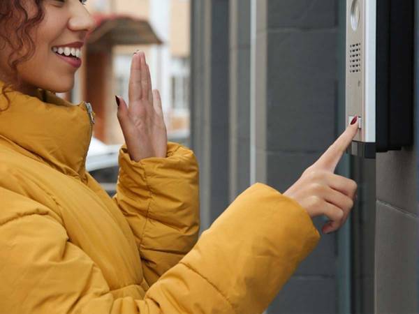 姉妹の家を訪れた女性　なぜか、慌てて立ち去った理由に「笑いすぎて涙出た」「やったことある」