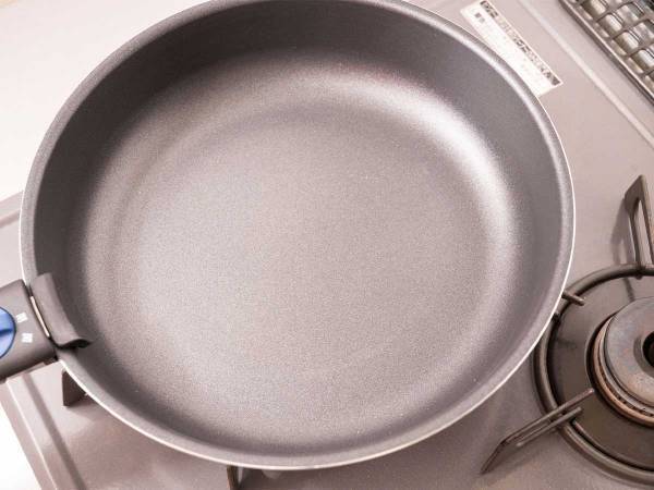間違った使い方してない？　フッ素樹脂加工のフライパンでNGな行為とは