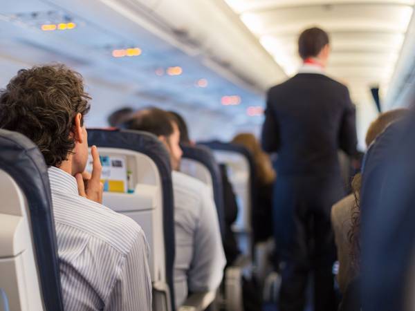 松岡昌宏が飛行機で遭遇したクレーマー　CAに労いの言葉をかけたところ？　「これがプロだって」