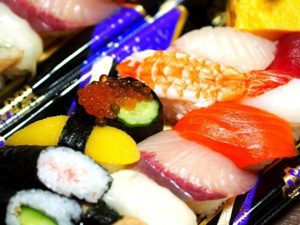 スーパーのパック寿司が激うまになる方法に「マジですごい」　シャリふっくらになるレンチン技
