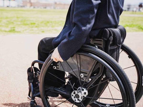 広島マツダ従業員の動画が炎上　車椅子の障がい者を真似し、謝罪　「揶揄したつもりはない」