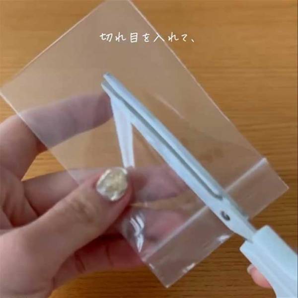 すぐにクシャクシャになってしまうポケットティッシュ　『あれ』を活用すれば最後まできれいに使える！