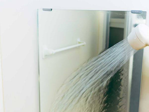 入浴中、お風呂の鏡がくもる…そんな時は？　簡単な対処法に「参考になる！」