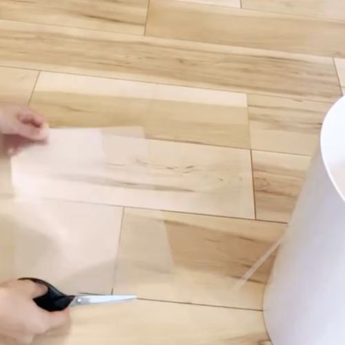 地味に気になってた　ゴミ箱の袋の端が見えなくなる方法に「これいい」「やってみる！」