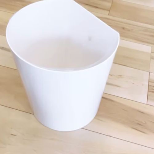 地味に気になってた　ゴミ箱の袋の端が見えなくなる方法に「これいい」「やってみる！」