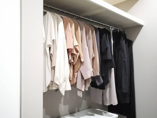 ブックエンドが変身！　クローゼット収納の裏技が目からウロコ