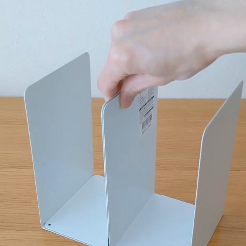 ブックエンドが変身！　クローゼット収納の裏技が目からウロコ