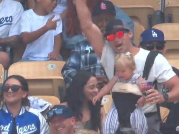 ファウルボールをキャッチした男性　『ある理由』で称賛の声が殺到「レジェンドだ！」