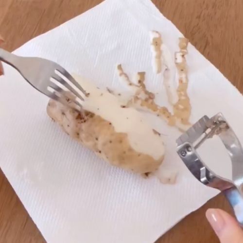手が痒くならないヤマイモのすりおろし方が「目から鱗」　フォークを使って○○すると…？