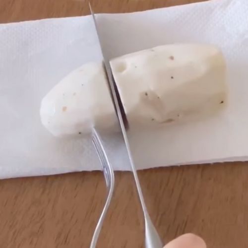 手が痒くならないヤマイモのすりおろし方が「目から鱗」　フォークを使って○○すると…？