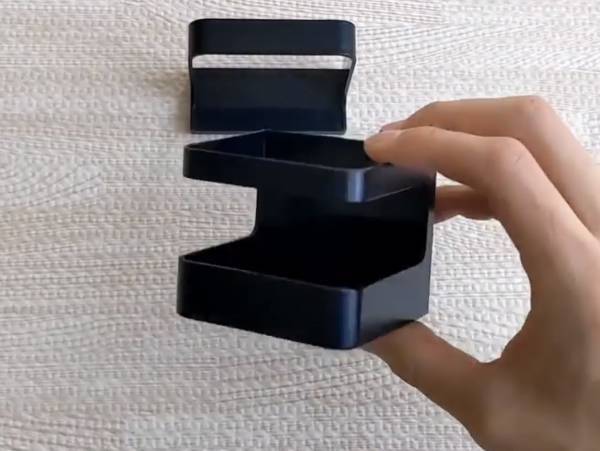 今すぐダイソーへ！　使い方が無限にあるダイソー「マグネット傘立て」が確実に便利