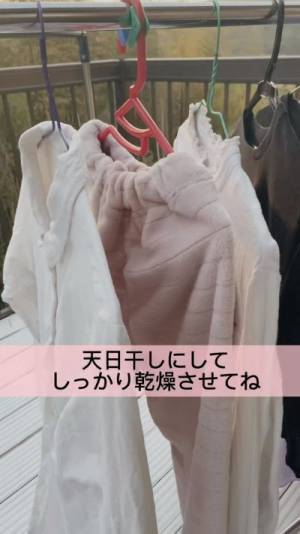 服の畳みジワを防ぐ収納方法に「目からウロコ」「拍手」