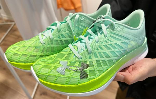 アンダーアーマーのシューズが勢揃い！原宿の店舗がかわいい