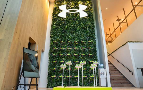 アンダーアーマーのシューズが勢揃い！原宿の店舗がかわいい