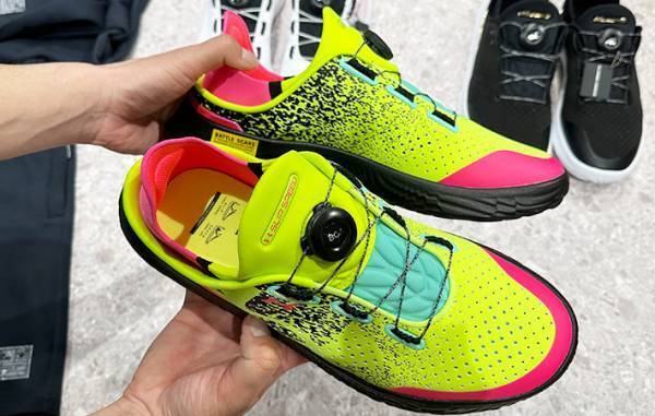 アンダーアーマーのシューズが勢揃い！原宿の店舗がかわいい