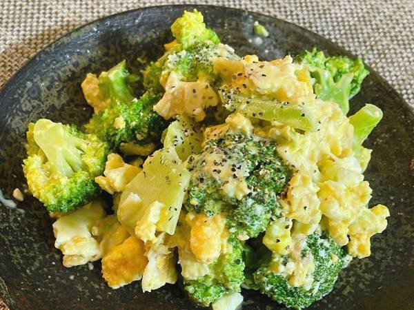 ブロッコリーと卵の『デリ風サラダ』　１０分でできる簡単レシピが、こちら
