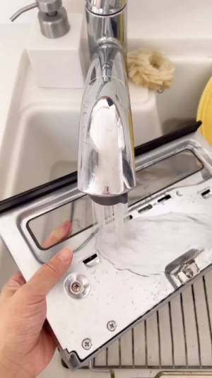 意外と知らないグリル窓の掃除方法に「知らなかった」「早速やる」