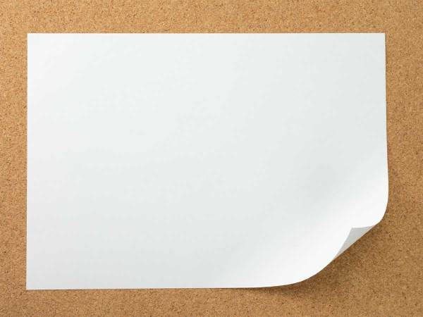 スマホスタンドにぴったりな代用品は？　３位サングラス、２位トイレットペーパーの芯、１位は…