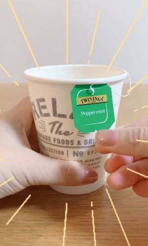 紙コップにティーバッグの持ち手が入らなくなる発想法に「すばらしい」「ナイスアイディア」