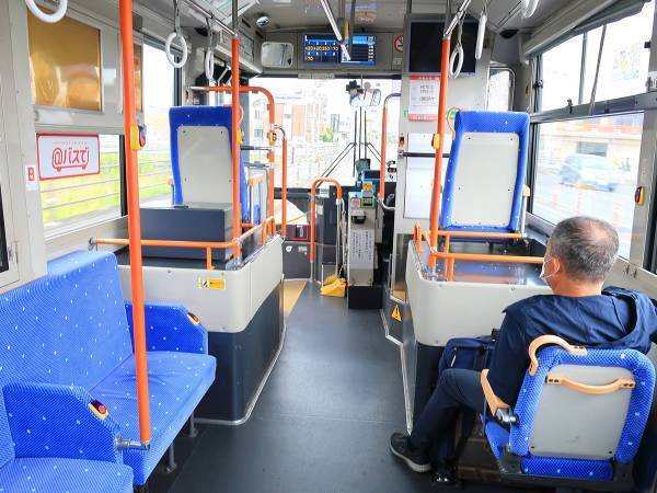 ベビーカーが乗ってきたバス　おじいさんの一言に車内の空気が一変？