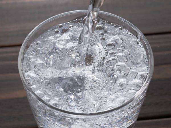 意外と知らない炭酸水の裏技　アイリスオーヤマが紹介したのは？　「その手があったか」「いい情報」