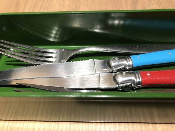 ごちゃついたカトラリーケースを整理整頓　１００均グッズで「混ざらない」「取り出しやすい」