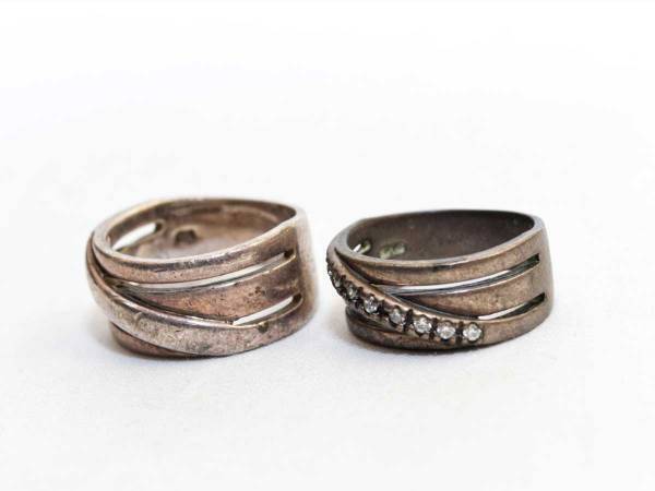 アクセサリーをつけて温泉に入ったら、色が黒く変色…　『元の色に戻す方法』に「知らなかった」「納得」