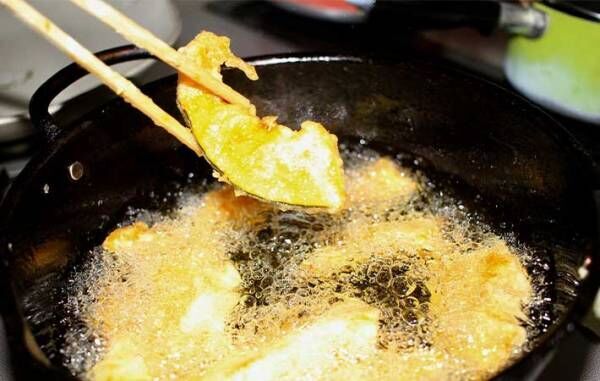 天ぷら調理中に、火が上がってしまったら？　消防庁の注意喚起に「怖すぎる」「絶対やらない」