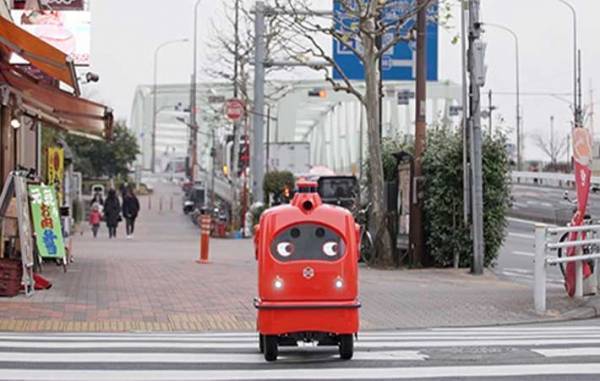 「実はしゃべる」「すでに馴染んだ地域も」　公道をトコトコ走る『小さなロボット』の役割とは？
