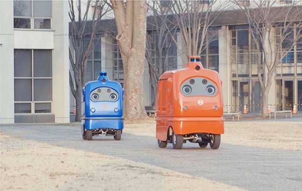 「実はしゃべる」「すでに馴染んだ地域も」　公道をトコトコ走る『小さなロボット』の役割とは？