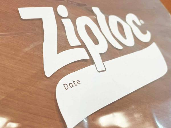 斜め上なジップロックの使い方　ロッチ・コカドの投稿に「天才すぎる」「商品化してほしい」