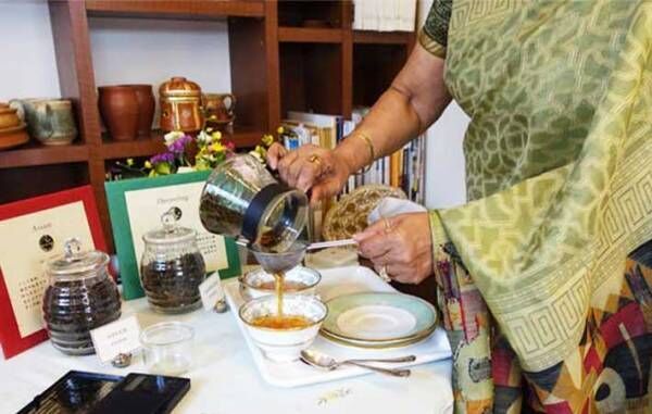 インド人直伝！　おいしい紅茶のいれ方に「本格的！」「これは美味です」