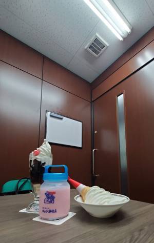 コメダ店員の案内に、客「まじおもしろい！」　満席時に通された席は、まさかの？