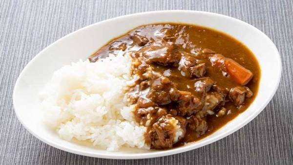 ルーと米を盛った皿を持つ母「今晩はカレーライスよ！」　このセリフに隠された『謎』が分かる？