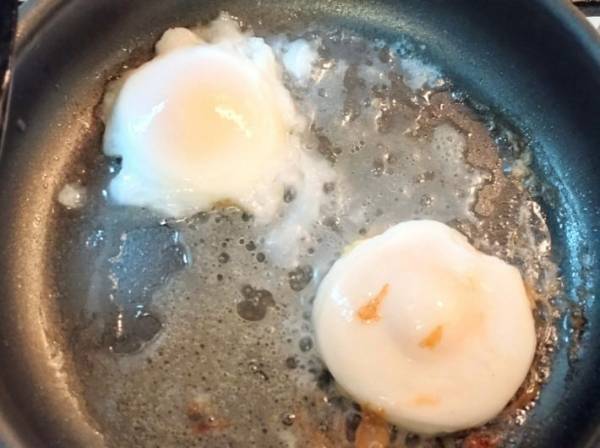 お弁当箱にすっぽり入る「プチ目玉焼き」　その簡単すぎる調理法に「早速試す」