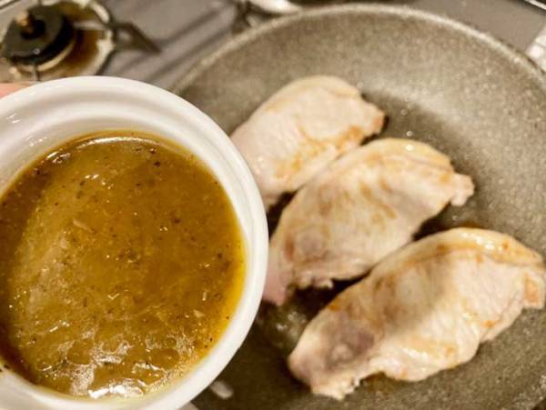 カルディで買った『謎の調味料』が「マンネリ化を解決」「レパートリー増えそう！」