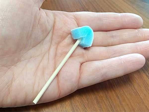 掃除しにくいキッチン家電の隙間　『ダイソーの棒』できれいにできちゃうんです！