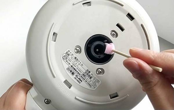 掃除しにくいキッチン家電の隙間　『ダイソーの棒』できれいにできちゃうんです！