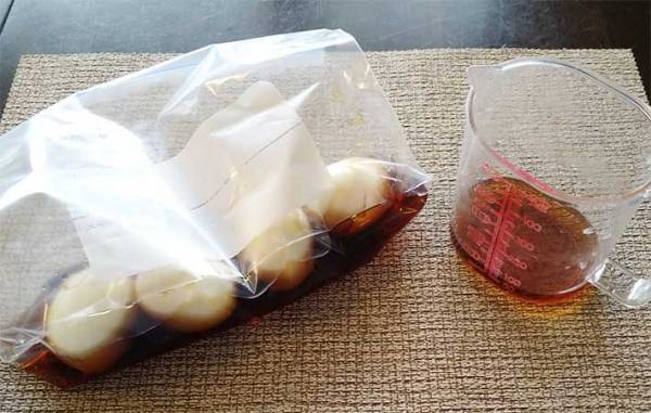 味付け卵の調味料、どっちが少なく済む？　１００均アイテムと保存袋を比べたら「かなり節約！」