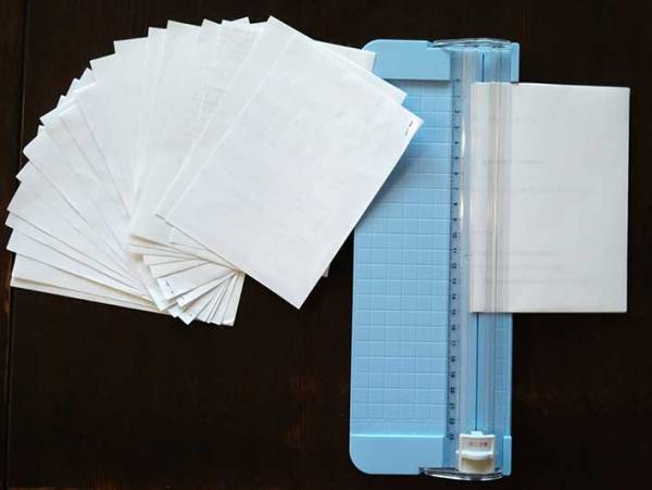 今までの苦労は何だった？　１００均の薄型『ペーパーカッター』の切れ味がスゴ過ぎた！