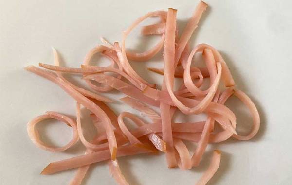 「まな板いらず」「なんか楽しい！」　みじん切り＆細切りがグッと楽になる『はさみ』とは？