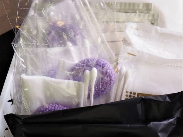 シャワーキャップはかぶる以外にも使える　その万能さに「無敵すぎ」「ナイスアイディア」