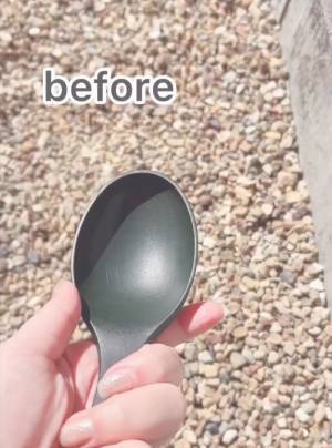 調理スプーンに付いたカレーの黄ばみ　道具不要できれいにする裏技に「すごい」「絶対やる」