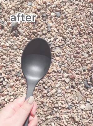 調理スプーンに付いたカレーの黄ばみ　道具不要できれいにする裏技に「すごい」「絶対やる」