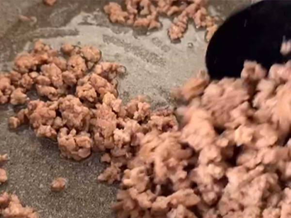 ひき肉を炒めてから冷凍すると？　簡単な保存方法に「コレは知らなかった」「めっちゃ便利」