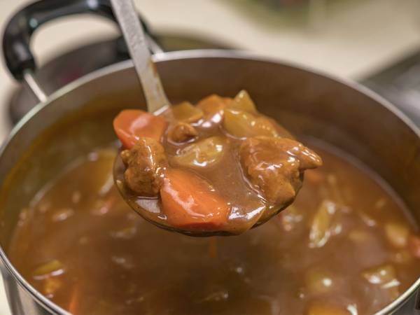 内閣府が注意を呼びかけ　カレーを作ったらすぐにやるべき『あること』とは？