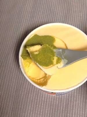 バニラアイスを味変！　粉末緑茶スティックを使ったアレンジ術に「やればよかった」
