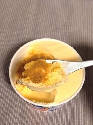 バニラアイスを味変！　粉末緑茶スティックを使ったアレンジ術に「やればよかった」