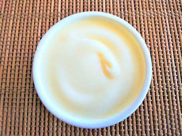 バニラアイスを味変！　粉末緑茶スティックを使ったアレンジ術に「やればよかった」